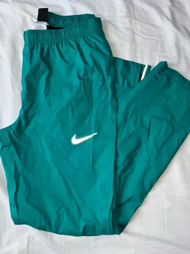 Calça Nike Dri-fit impermeável