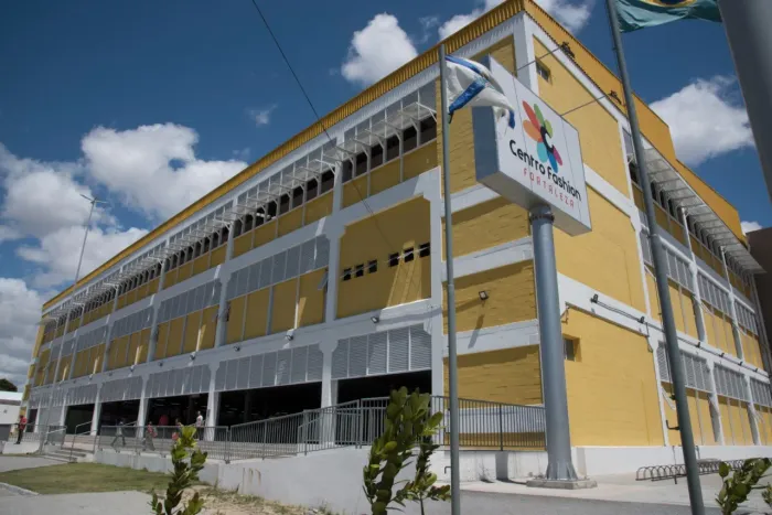 VENDE-SE LOJA NO CENTRO FASHION DE FORTALEZA SETOR ROXO