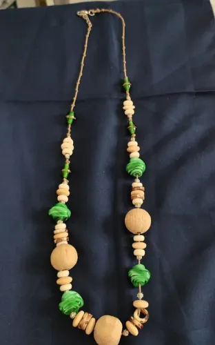Colar de pedras verdes