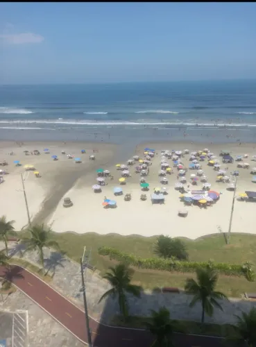 3 Dormitórios " pé na areia " para Vender no Caiçara, Praia Grande, SP.