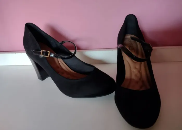 Sapato Boneca não troco/não abaixo valor.