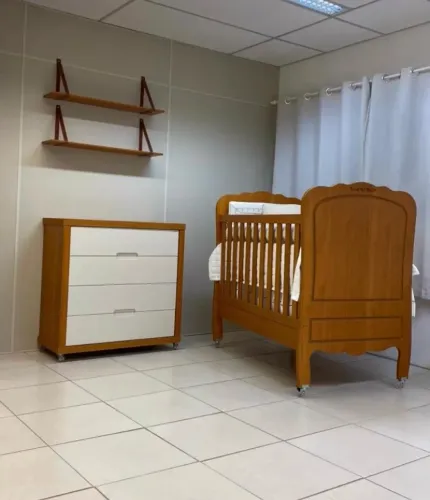 Berço de Madeira Clássico