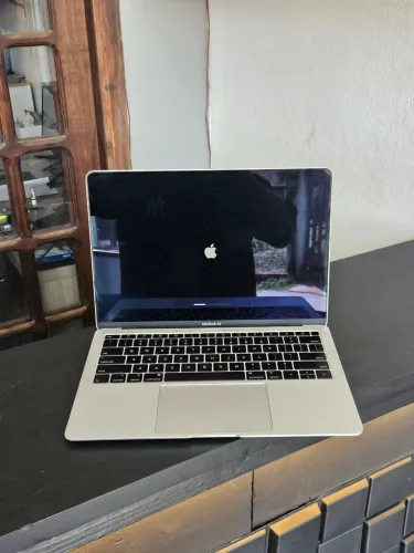 MacBook Air 2019 - I5 / 8GB / 256GB