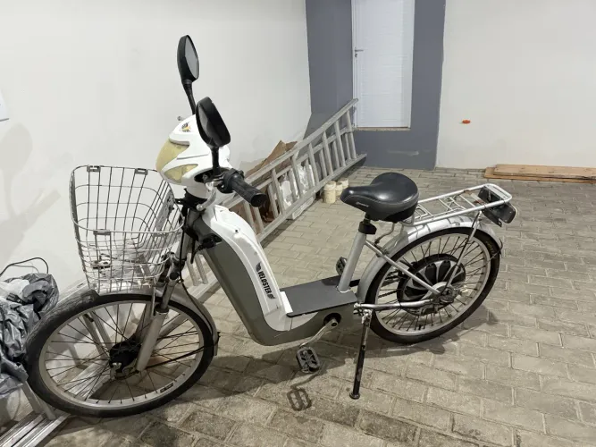 Bike elétrica veloster branca
