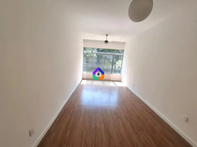 Apartamento com 2 quartos na Rua das Laranjeiras, Rio de Janeiro