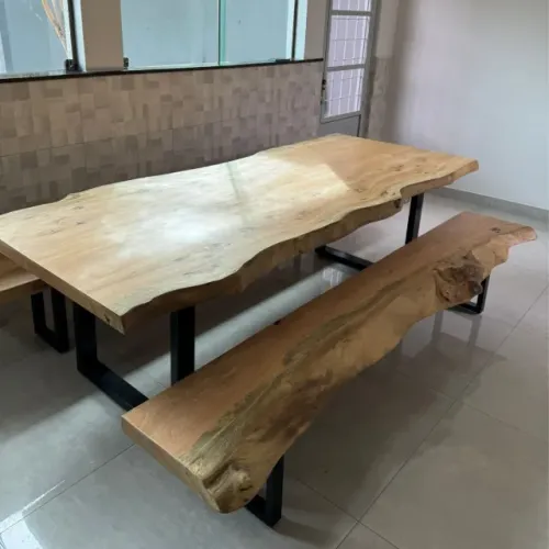 MESA DE MADEIRA RÚSTICA MACIÇA COM 2 BANCOS MACIÇO