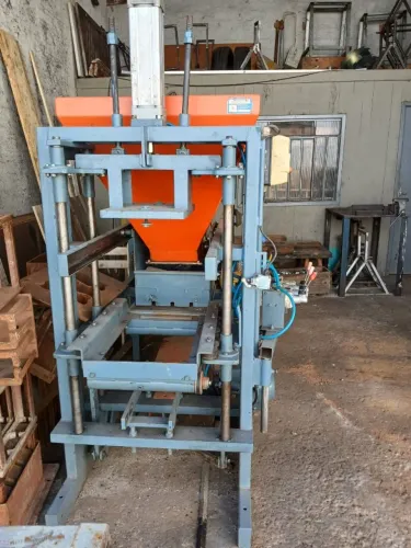 Máquina de Fabricação de Paver em concreto Pneumátca + Compressor de Ar.