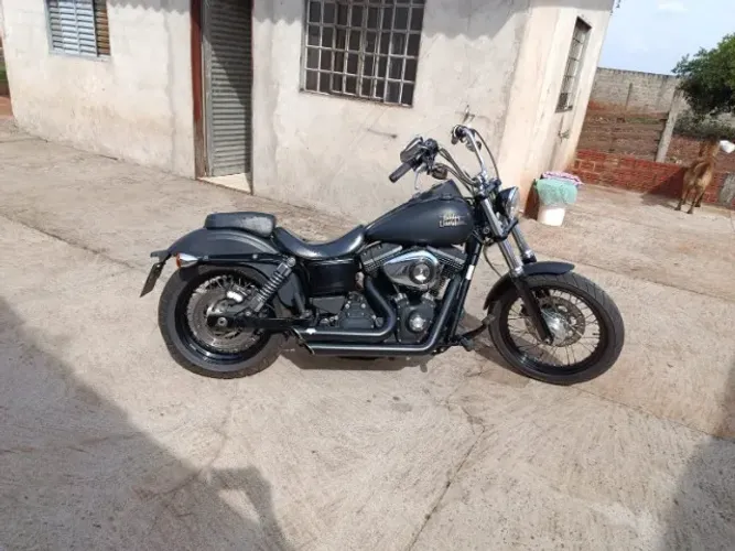 Haley Davidson Dyna Street bob 2015