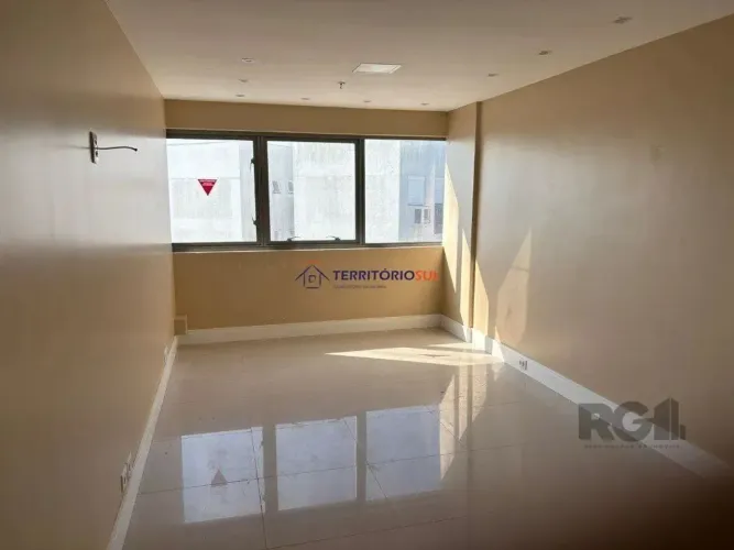 Sala comercial no ICON andar alto - desocupado
