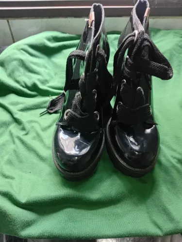 VENDO 2 PARES BOTAS PRETAS