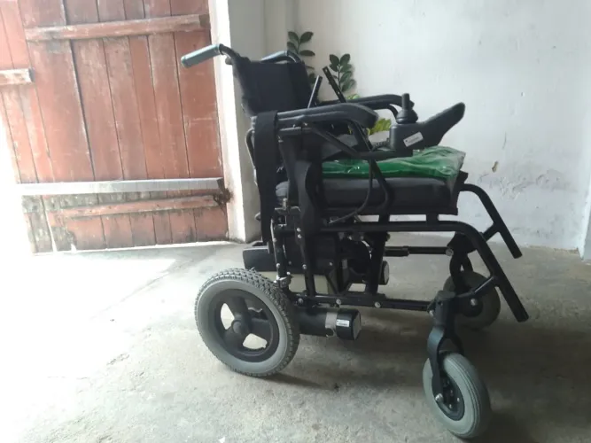 Cadeira de rodas motorizada