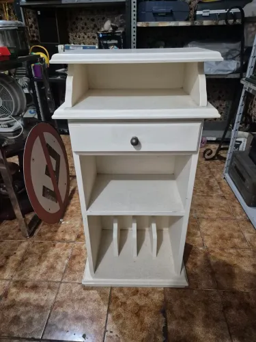 Mesa de Cabeceira/Aparador em Madeira Branca