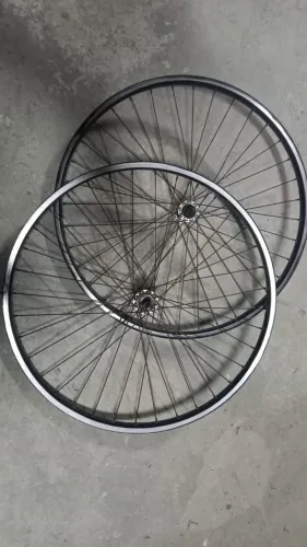 Roda e banco para bicicleta
