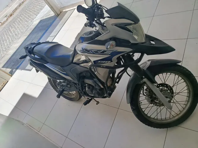 Xre 190 prata em boa conservação.