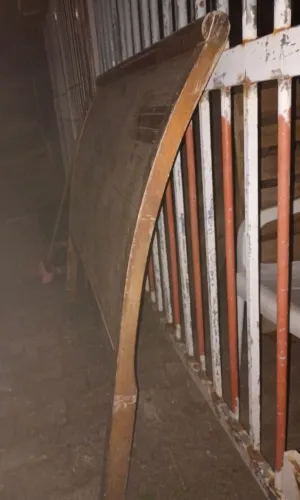 cabeceira de cama em madeira de lei