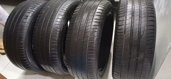 Pneus Michelin 215/55 Usados mas em perfeito estado 