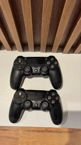 Playstation 4 Slim 500 Mb - muito novo