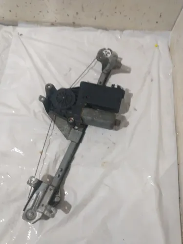 Maquina de vidro traseiro esquerdo omega 93