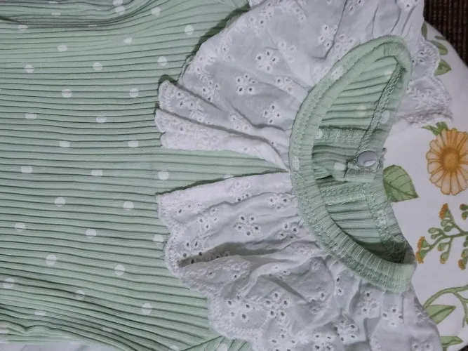 Body de Bebê Verde com Detalhes Delicados