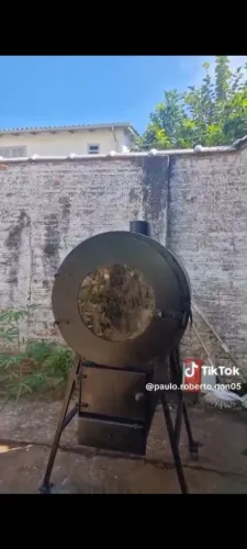 Churrasqueira redonda a bafo a carvão ou lenha