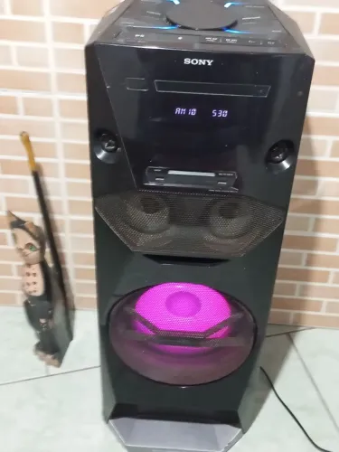 Caixa de som Sony , vendendo barata para desocupar lugar