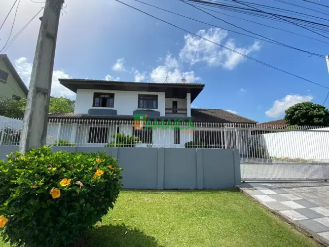 Sobrado com Terreno á venda na Rua Cocos no Uberaba - 4589