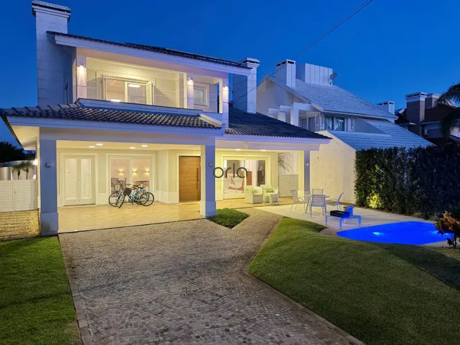 Casa de alto padrão à venda com 05 suítes e piscina aquecida no Condomínio Atlântida Lagos