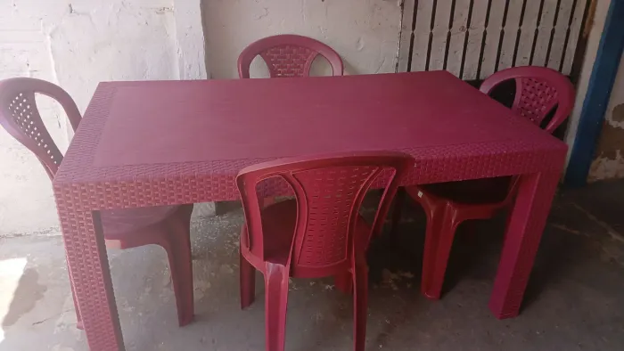 Vendo Mesa Nova Com 4 Cadeiras 