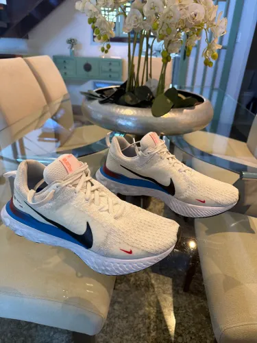 Nike React Infinity Run Flyknit 3 - Branco/Azul/Vermelho