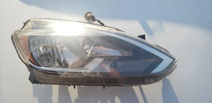 Carcaça Farol Direito Nissan Sentra 2017 2018 2019 2020 2021 Regulagem Manual Sem Led