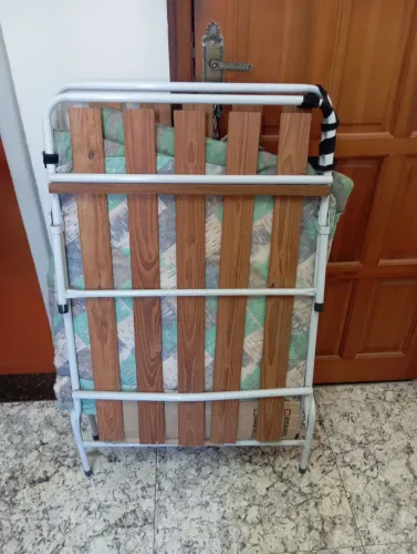 Cama dobrável+ dois colchões