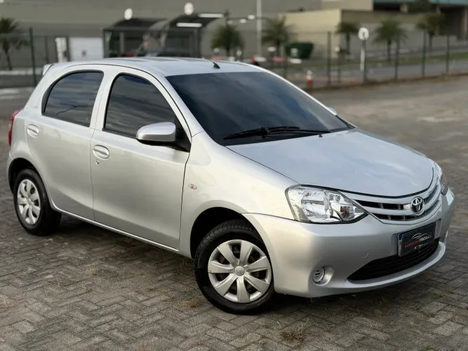 Toyota Etios X 1.3 Flex 16V 5P Mec. 2014