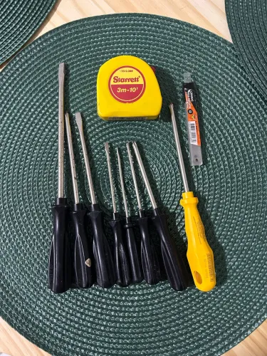 Kit de ferramentas e fita métrica