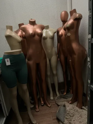 Vendo 7 manequins feminino 