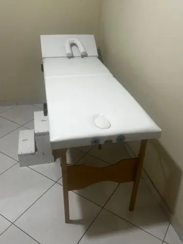 Vende-se materiais de estética marca carrinho cadeirinha escada e outros objetos