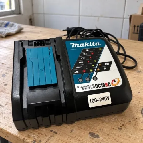 Carregador Rápido Makita DC18RC 14,4V/18V LXT Original - Novo e sem Uso