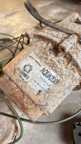 Bomba de água submersa