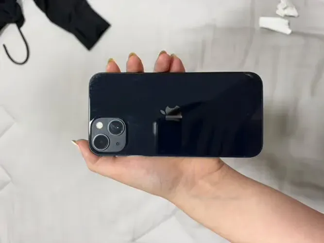 iPhone 13 azul marinho 