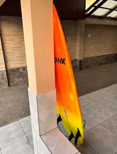 Prancha de surf 5'8 + Leash ou corda