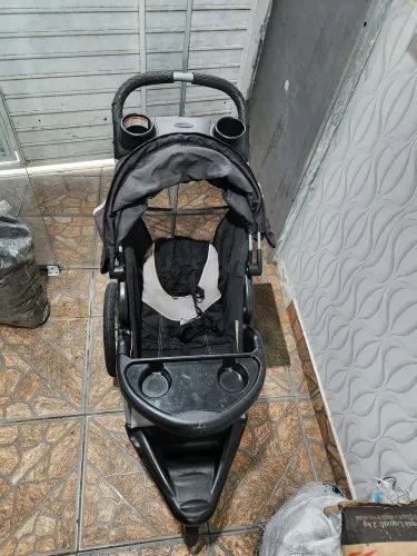 Carrinho de bebê semi novo