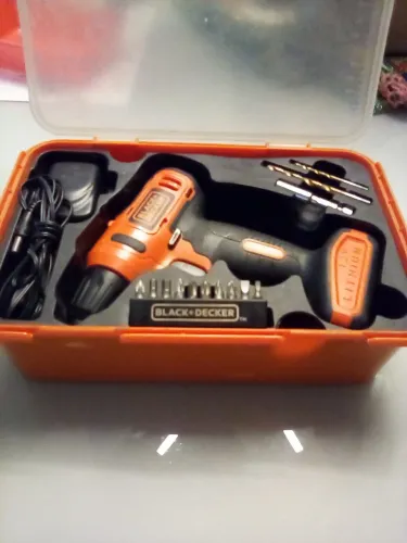 Parafusadeira e furadeira Black Decker 