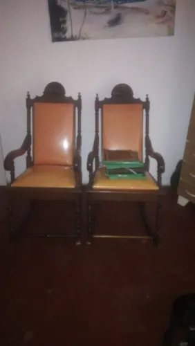 Vendo 2 cadeiras da vovó antiga 