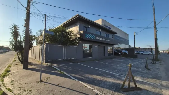 500m² de Sobrado e Barracão comercial na Av. Bento Munhoz da Rocha Neto
