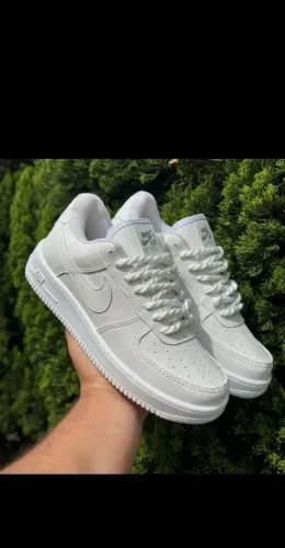 Tênis Nike branco no precinho