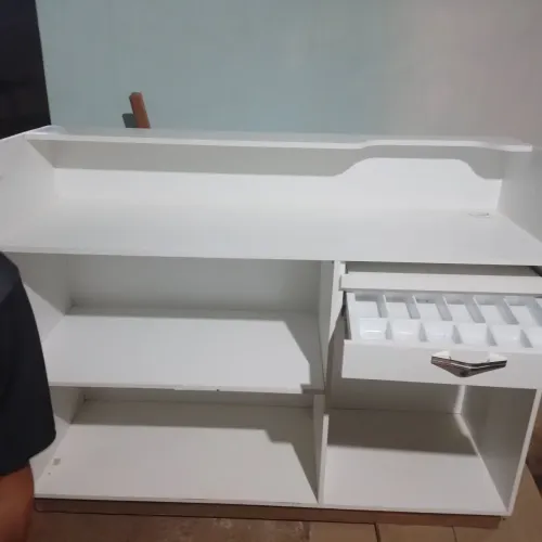 vendo balcão caixa para loja de roupa entrego com taxa do frete