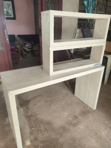 Mesa pra escritório com 2 nichos