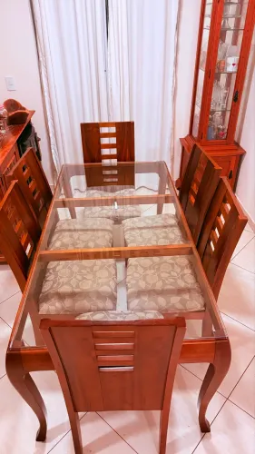 Mesa de jantar com 6 cadeiras