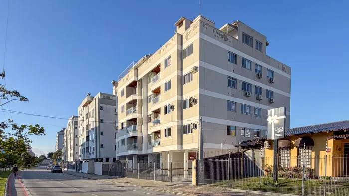 Apartamento de 2 quartos em Florianópolis/SC