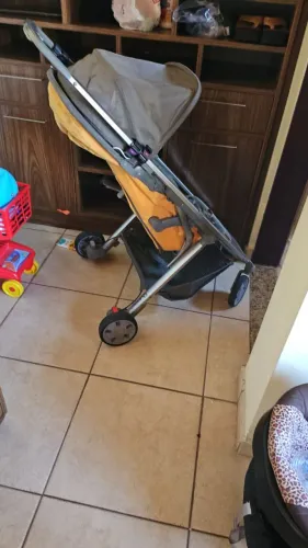 Carrinho de bebê/ criança
