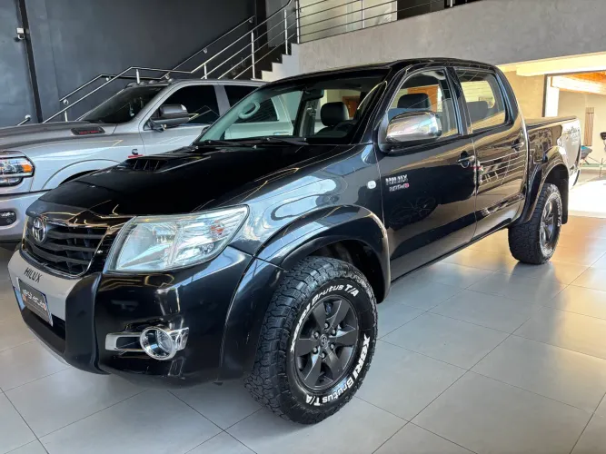 Toyota Hilux CD SR D4-d 4X4 3.0 TDI Dies Aut. 2014